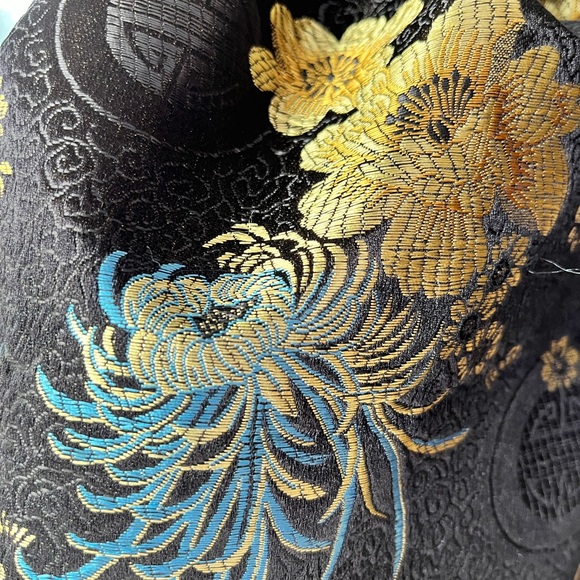 Embossed Chinese silk pouch - Picture 2 of 7